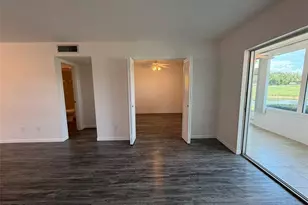 7153 W Country Club Dr N, Sarasota, FL 34243 - Photo 7