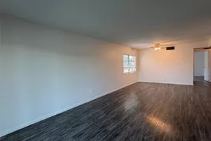 7153 W Country Club Dr N, Sarasota, FL 34243 - Photo 5