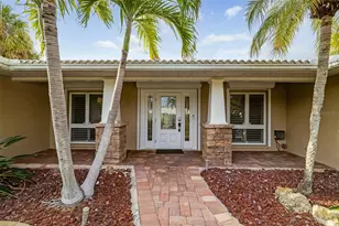 565 Commonwealth Pl, Sarasota, FL 34242 - Photo 3