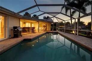 565 Commonwealth Pl, Sarasota, FL 34242 - Photo 11