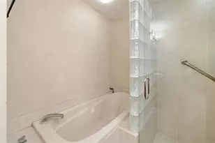 565 Commonwealth Pl, Sarasota, FL 34242 - Photo 31