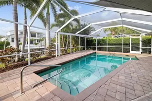 565 Commonwealth Pl, Sarasota, FL 34242 - Photo 9