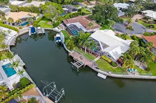 565 Commonwealth Pl, Sarasota, FL 34242 - Photo 7