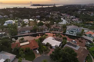 565 Commonwealth Pl, Sarasota, FL 34242 - Photo 9