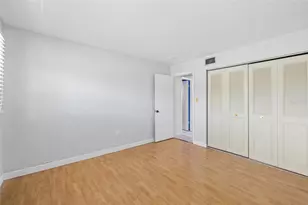 2727 75th St W, Bradenton, FL 34209 - Photo 11