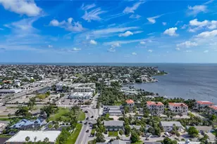 202 Peacock Ln, Holmes Beach, FL 34217 - Photo 45