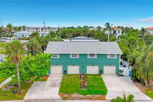 202 Peacock Ln, Holmes Beach, FL 34217 - Photo 3