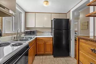 2047 Canal Dr, Bradenton, FL 34207 - Photo 9