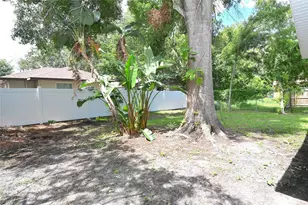 1976 Debbie St, Sarasota, FL 34231 - Photo 5
