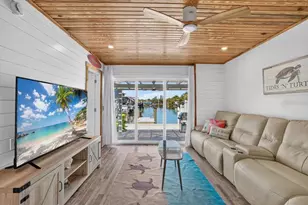 18 Seaside Ct, Holmes Beach, FL 34217 - Photo 13