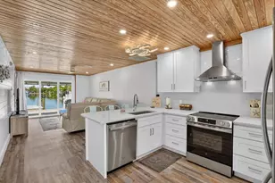 18 Seaside Ct, Holmes Beach, FL 34217 - Photo 7