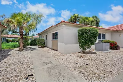 159 Vista Hermosa Circle #27B, Sarasota, FL 34242 - Photo 3