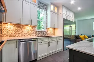 3915 Somerset Dr, Sarasota, FL 34242 - Photo 23