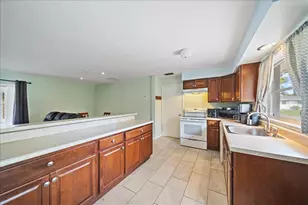 1210 Doris Dr, Sarasota, FL 34243 - Photo 9