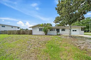 1210 Doris Dr, Sarasota, FL 34243 - Photo 5