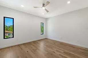 2483 Bay St, Sarasota, FL 34237 - Photo 33