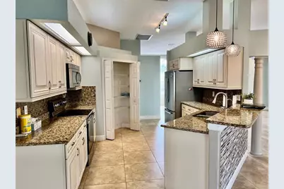 3715 72nd Ave E, Sarasota, FL 34243 - Photo 11