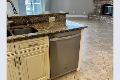 3715 72nd Ave E, Sarasota, FL 34243 - Photo 9
