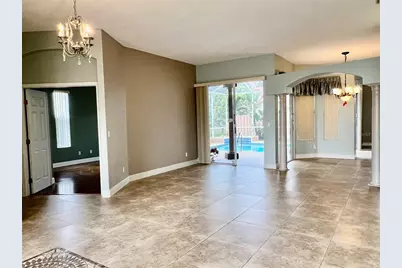 3715 72nd Ave E, Sarasota, FL 34243 - Photo 3