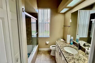 3715 72nd Ave E, Sarasota, FL 34243 - Photo 17