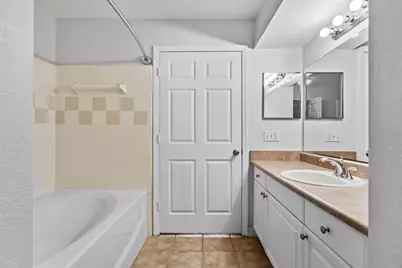 5611 Bidwell Parkway #204, Sarasota, FL 34233 - Photo 11