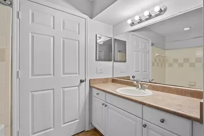 5611 Bidwell Parkway #204, Sarasota, FL 34233 - Photo 13