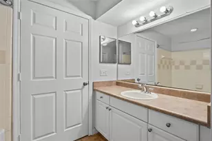 5611 Bidwell Pkwy, Sarasota, FL 34233 - Photo 13