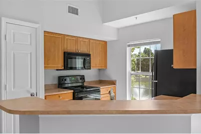 5611 Bidwell Parkway #204, Sarasota, FL 34233 - Photo 7
