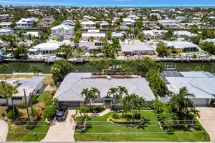 514 Key Royale Dr, Holmes Beach, FL 34217 - Photo 5