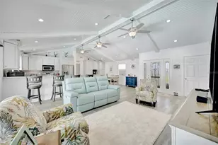 514 Key Royale Dr, Holmes Beach, FL 34217 - Photo 11