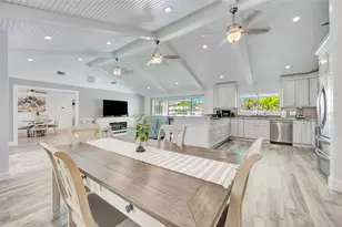 514 Key Royale Dr, Holmes Beach, FL 34217 - Photo 15
