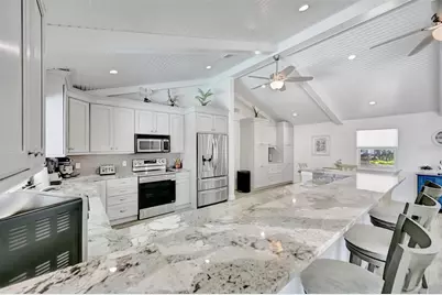 514 Key Royale Drive, Bradenton Beach, FL 34217 - Photo 17