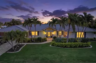 514 Key Royale Dr, Holmes Beach, FL 34217 - Photo 7
