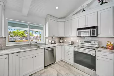 514 Key Royale Drive, Bradenton Beach, FL 34217 - Photo 19