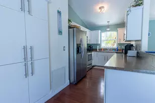 906 Wee Burn Pl, Sarasota, FL 34243 - Photo 9