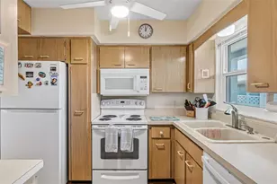 611 Gulf Dr N, Bradenton Beach, FL 34217 - Photo 21