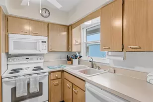 611 Gulf Dr N, Bradenton Beach, FL 34217 - Photo 23