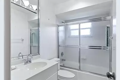 5451 Golf Pointe Drive #V-225, Sarasota, FL 34243 - Photo 25