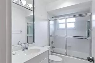 5451 Golf Pointe Dr, Sarasota, FL 34243 - Photo 25