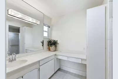 5451 Golf Pointe Drive #V-225, Sarasota, FL 34243 - Photo 23