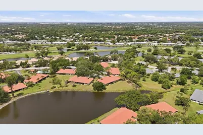 5451 Golf Pointe Drive #V-225, Sarasota, FL 34243 - Photo 39