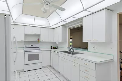 5451 Golf Pointe Drive #V-225, Sarasota, FL 34243 - Photo 3