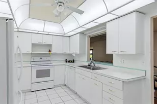 5451 Golf Pointe Dr, Sarasota, FL 34243 - Photo 3