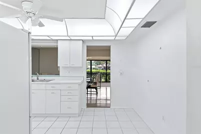 5451 Golf Pointe Drive #V-225, Sarasota, FL 34243 - Photo 17