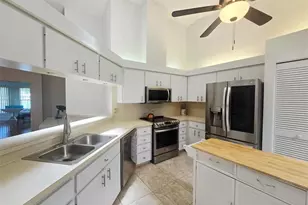 5808 Garden Lakes Dr, Bradenton, FL 34203 - Photo 9