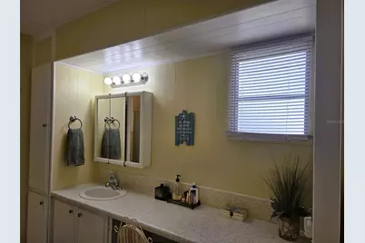 3383 Oakwood Boulevard N, Sarasota, FL 34237 - Photo 25