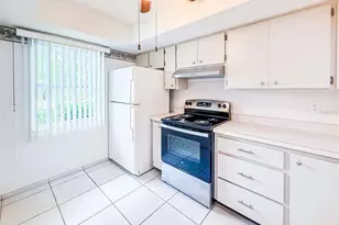 2604 Woodgate Ln, Sarasota, FL 34231 - Photo 7
