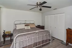1527 Stewart Dr, Sarasota, FL 34232 - Photo 11
