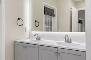 8232 Country Oaks Ct, Sarasota, FL 34243 - Photo 31
