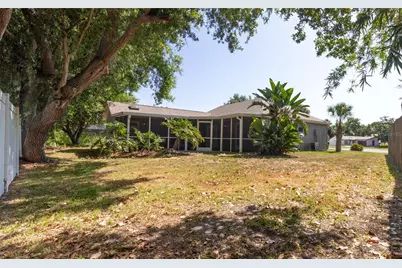 8232 Country Oaks Court, Sarasota, FL 34243 - Photo 11